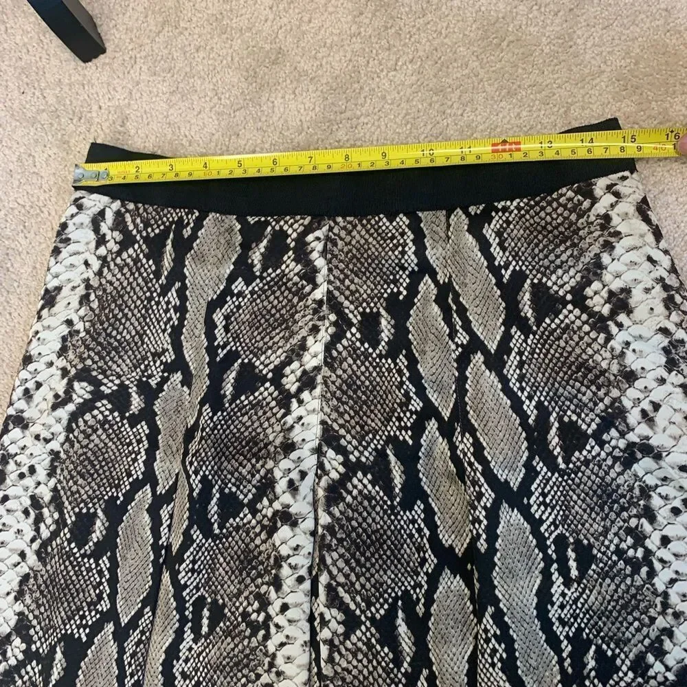 Jones New York Collection gray snake print Skirt Sz 4
